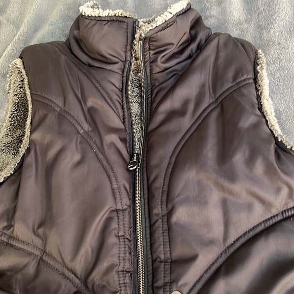 Reversible vest - Picture 4 of 5